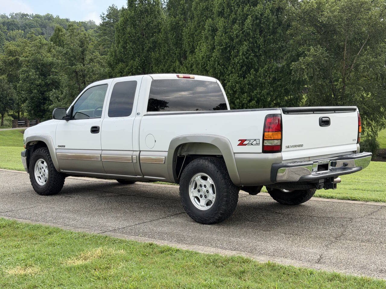 Used 2002 Chevrolet Silverado 1500 LS w/ Off-Road Pkg AWD/4WD image 4