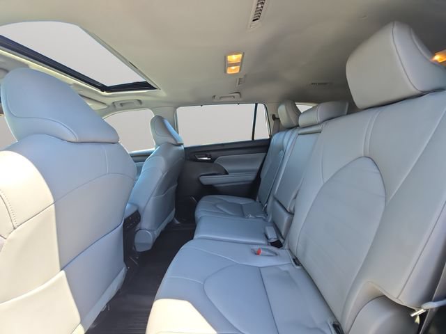 Used 2023 Toyota Highlander XLE FWD image 10