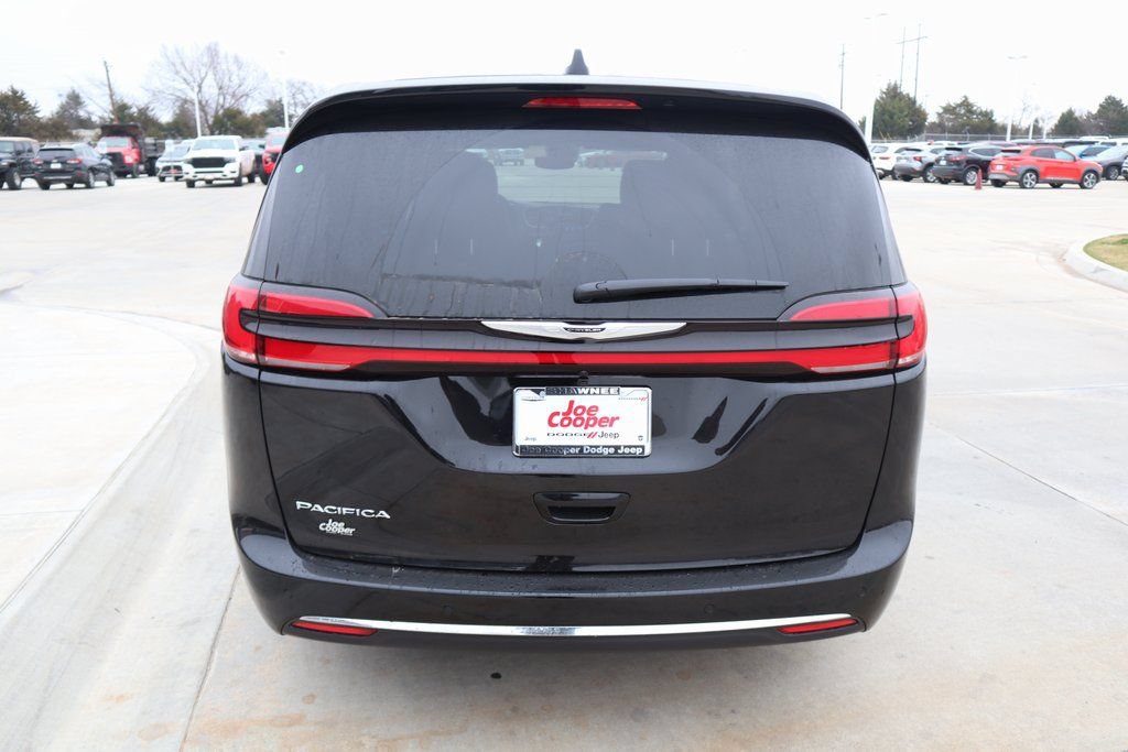 New 2026 Chrysler Pacifica Select FWD image 22