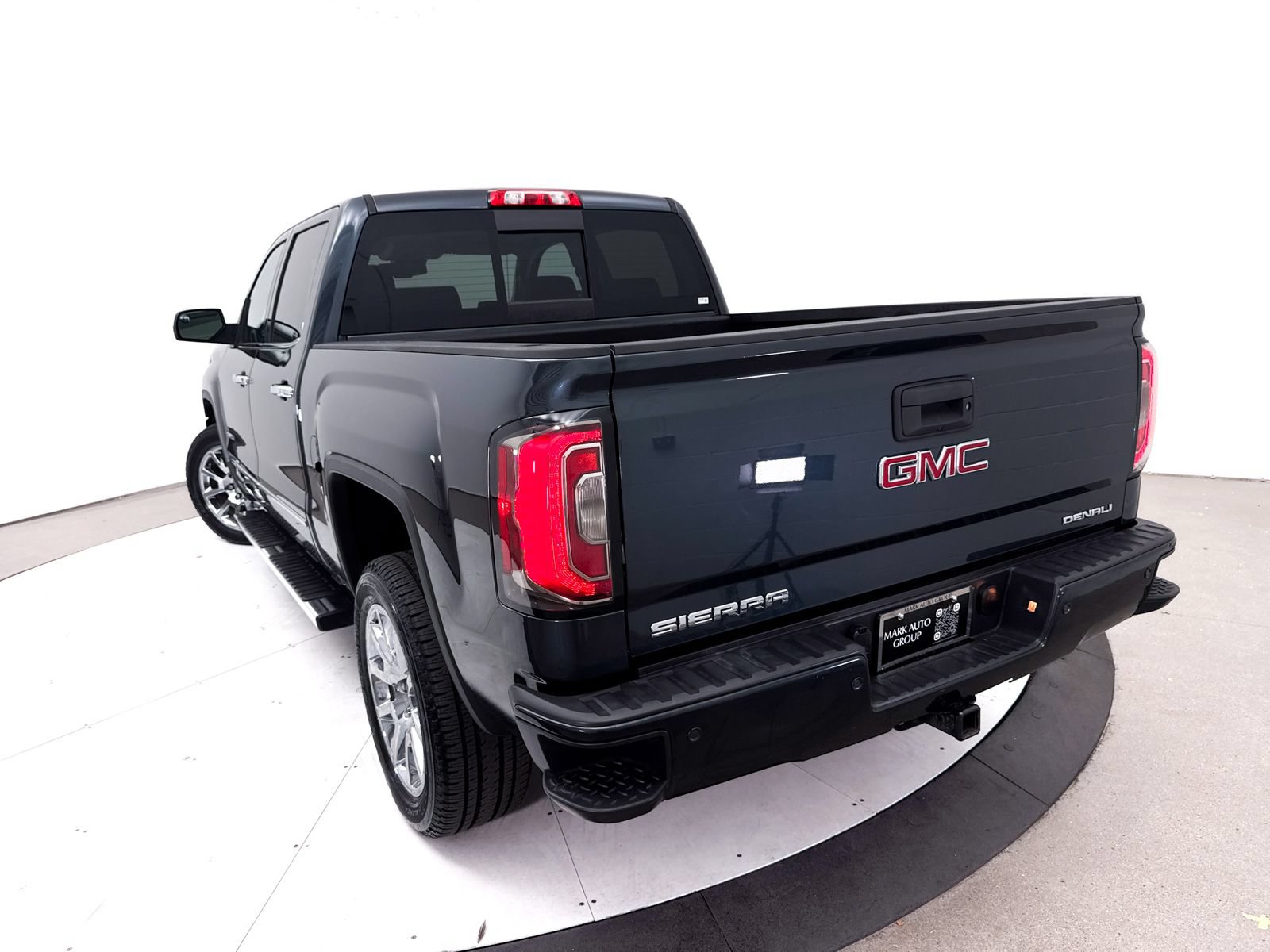 Used 2017 GMC Sierra 1500 Denali AWD/4WD image 9