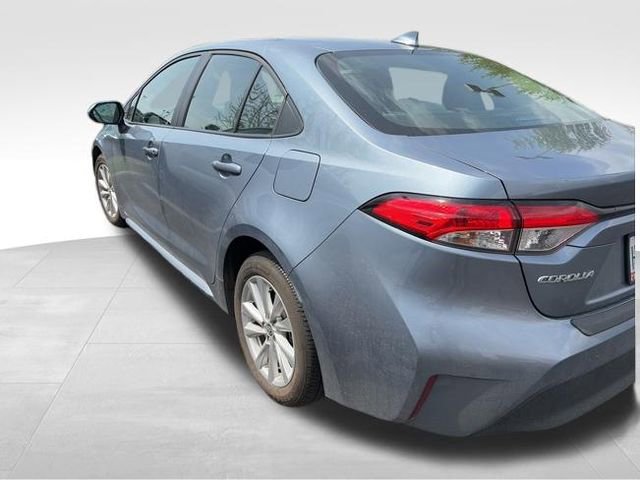 Used 2023 Toyota Corolla LE w/ LE Convenience Package image 4