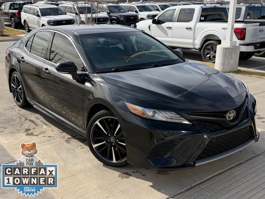 Used 2018 Toyota Camry XSE image 3