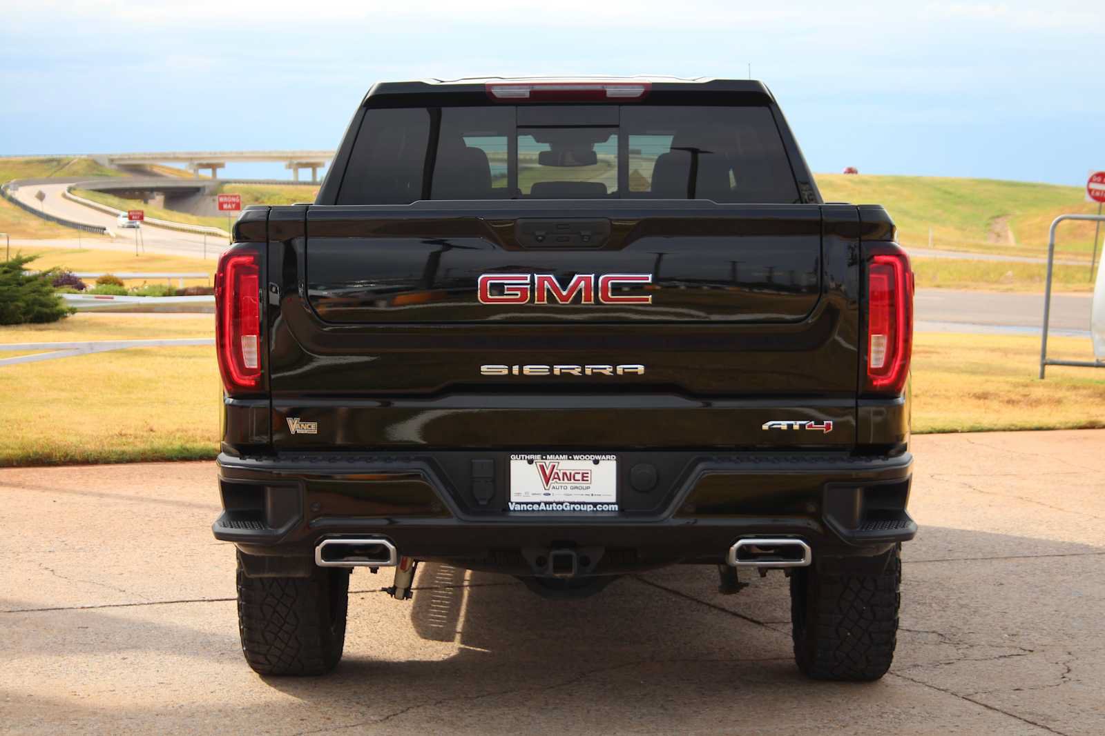 Used 2024 GMC Sierra 1500 AT4 w/ AT4 Premium Package AWD/4WD image 10