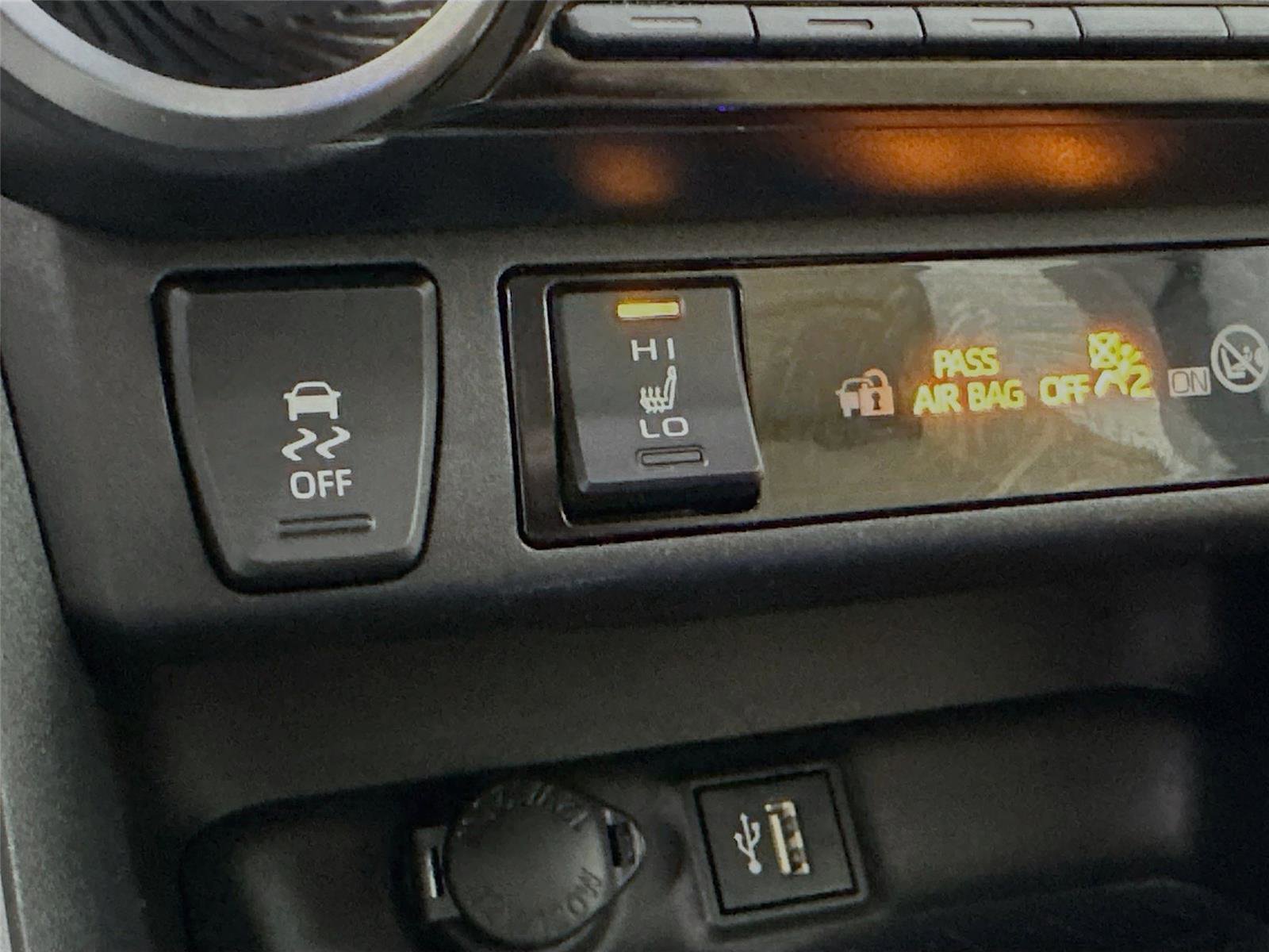 Used 2023 Toyota RAV4 XLE Premium image 32