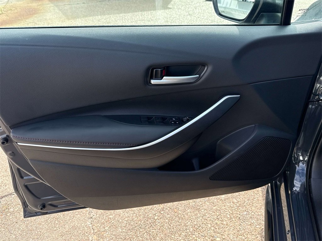 Used 2025 Toyota Corolla SE image 12
