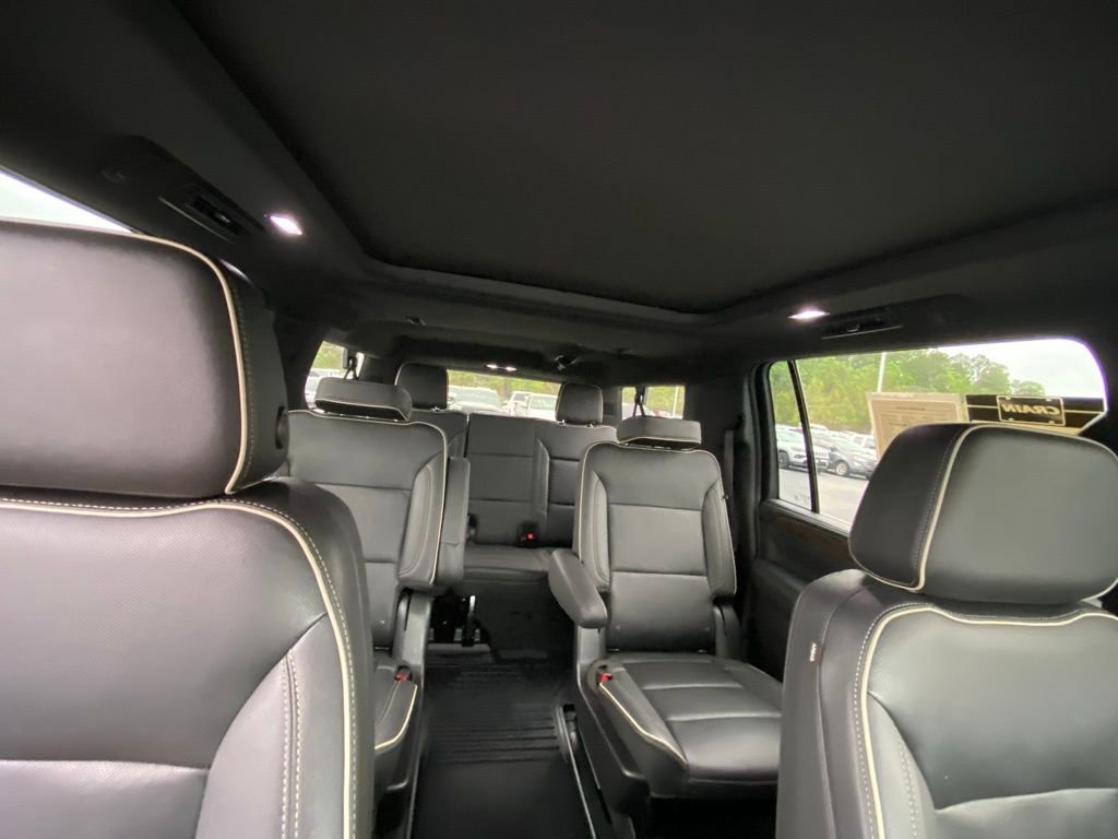 Used 2022 Chevrolet Suburban Premier AWD/4WD image 31