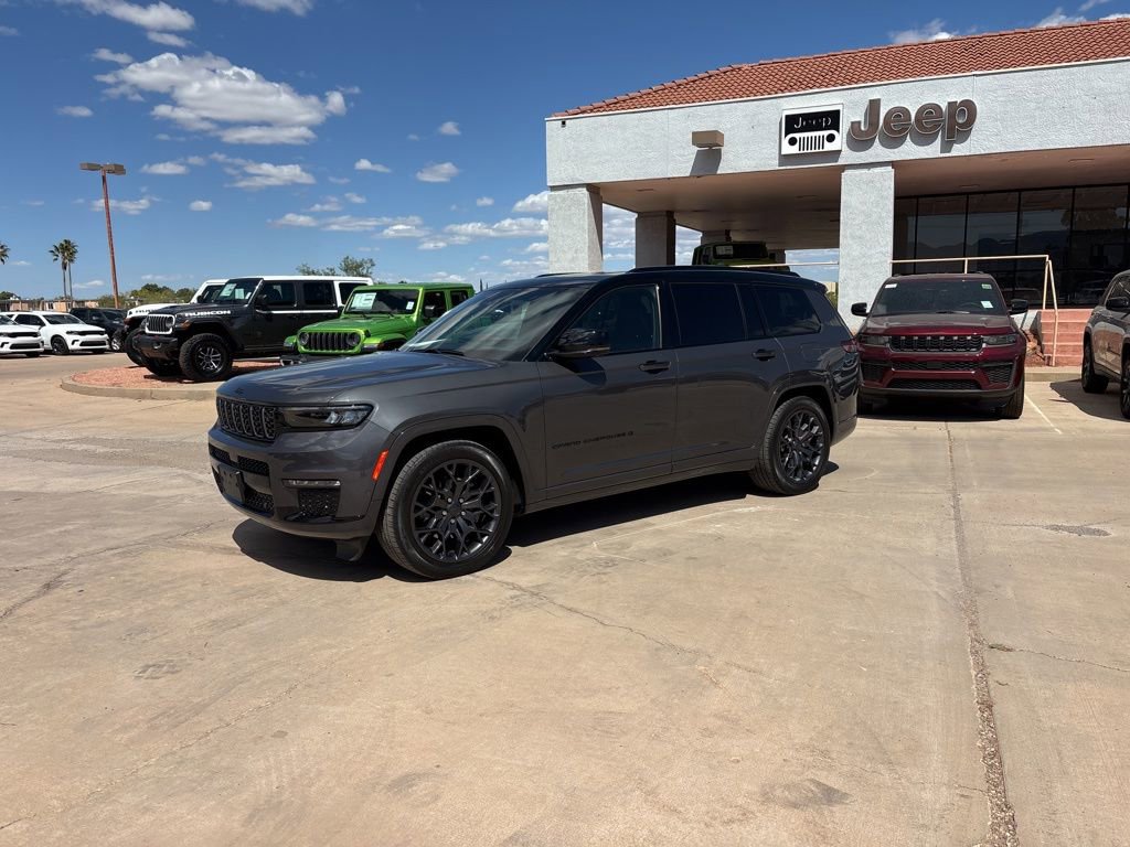 Used 2023 Jeep Grand Cherokee L Summit AWD/4WD image 1