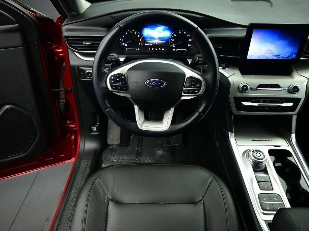 Used 2020 Ford Explorer XLT w/ Equipment Group 202A image 2