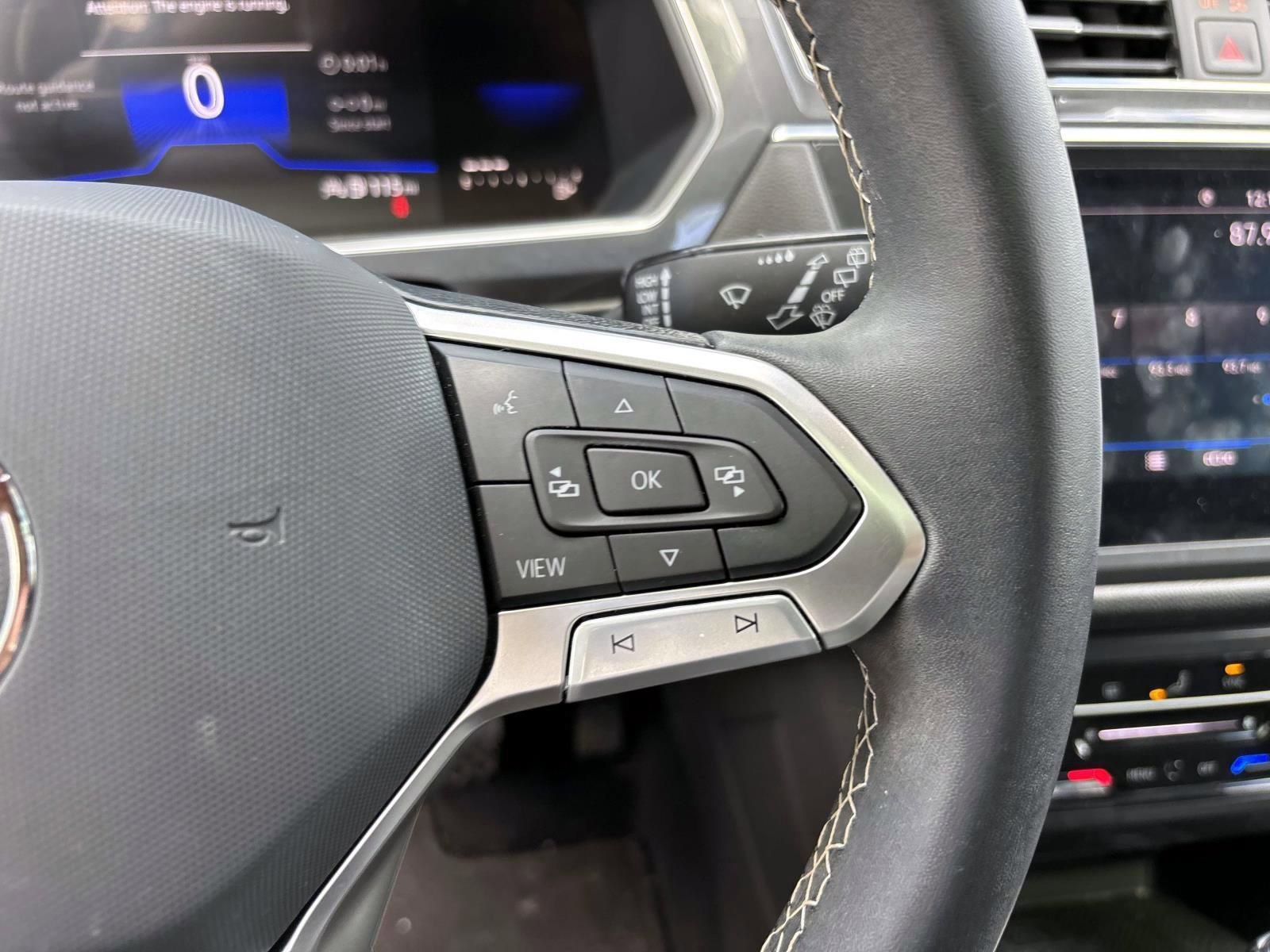 Used 2023 Volkswagen Tiguan SE w/ Panoramic Sunroof Package FWD image 18