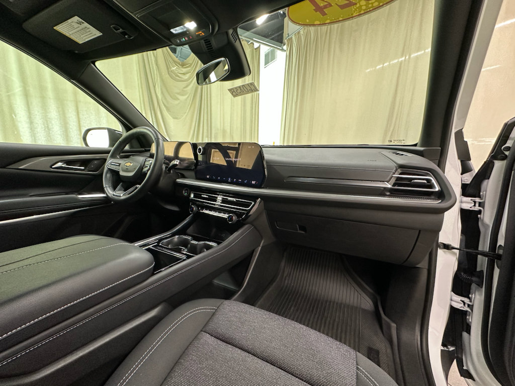 Used 2024 Chevrolet Traverse LT w/ LPO, Floor Liner Package FWD image 16