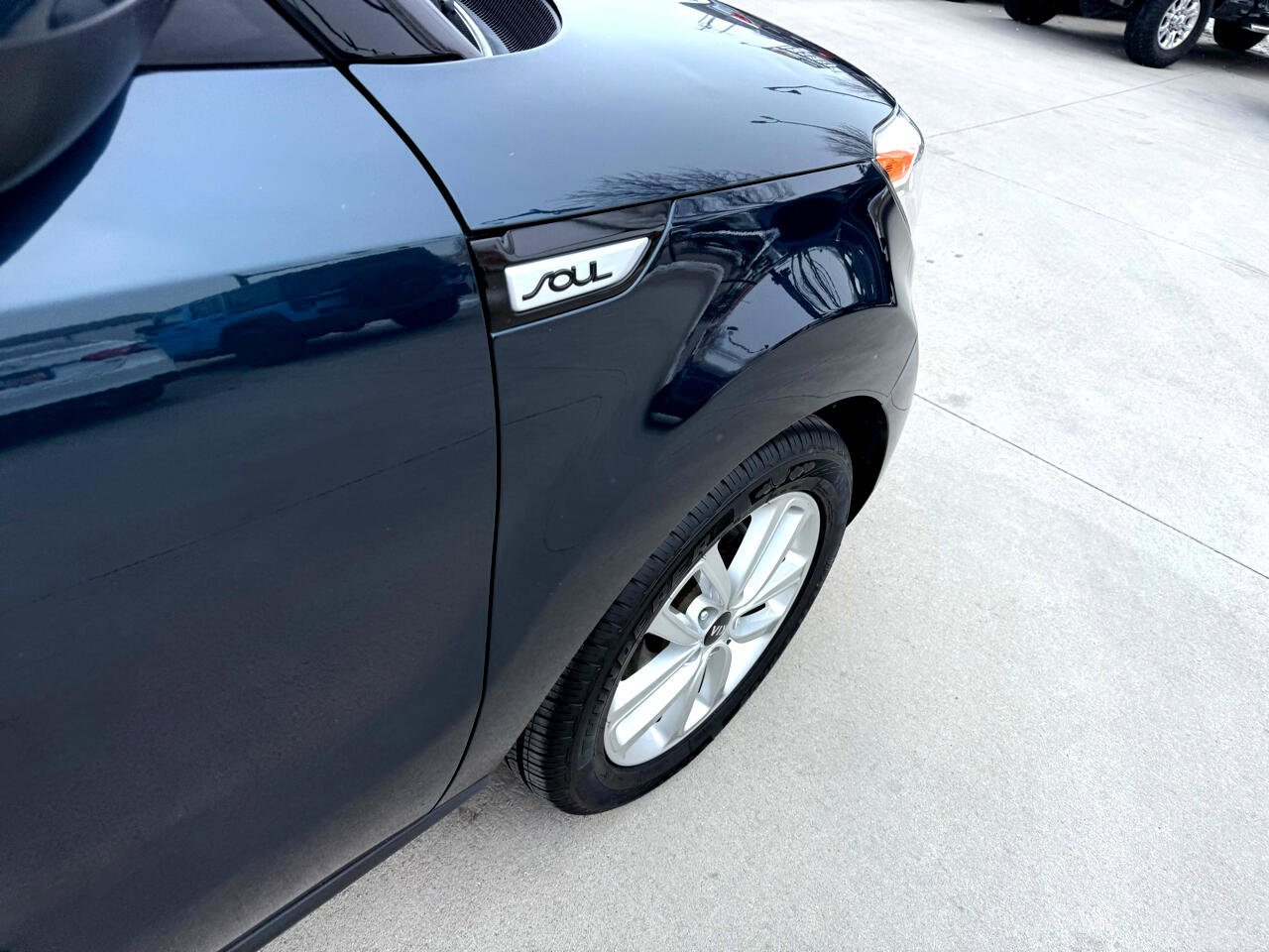 Used 2017 Kia Soul + image 20