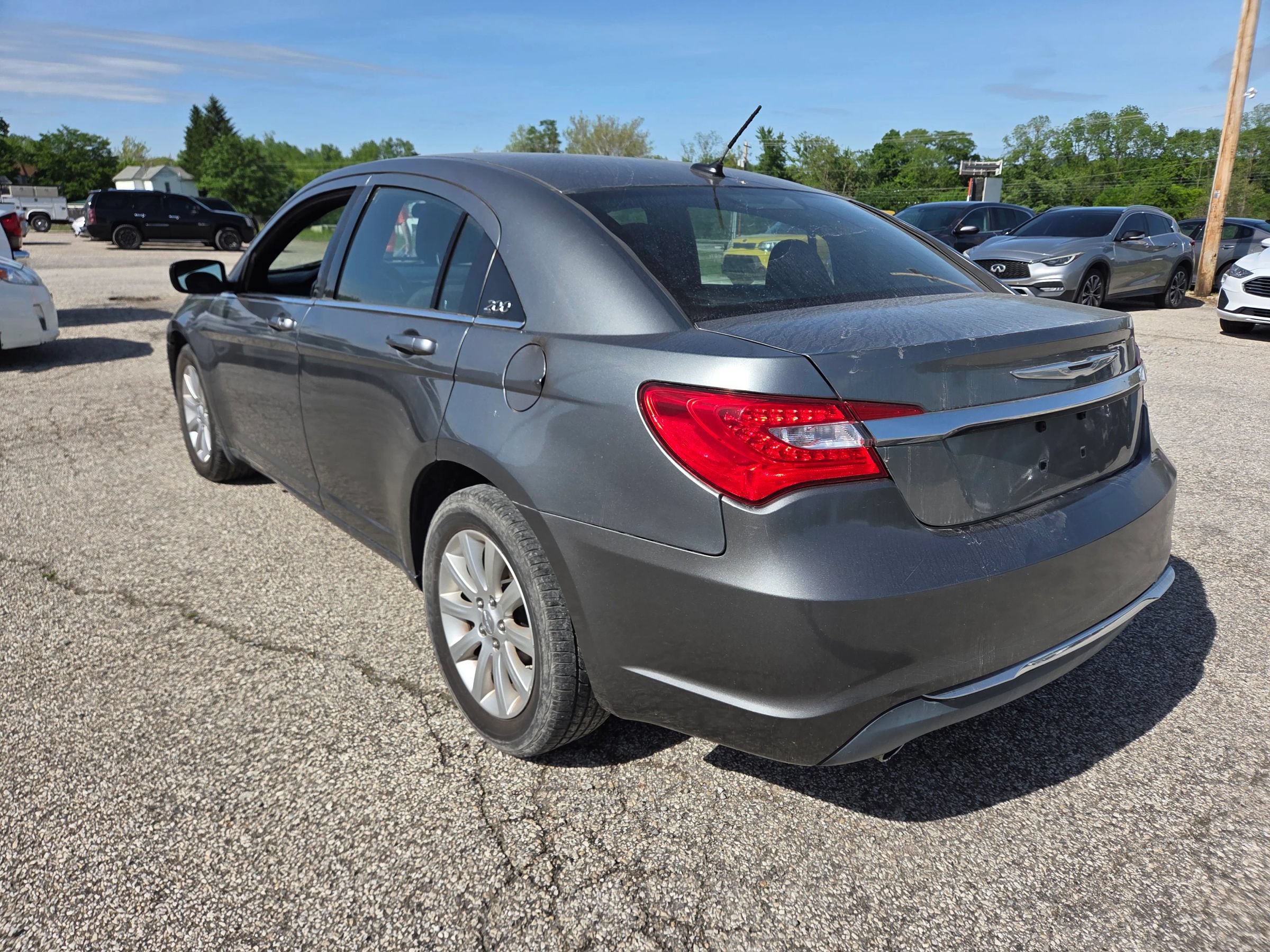 Used 2011 Chrysler 200 Touring FWD image 6