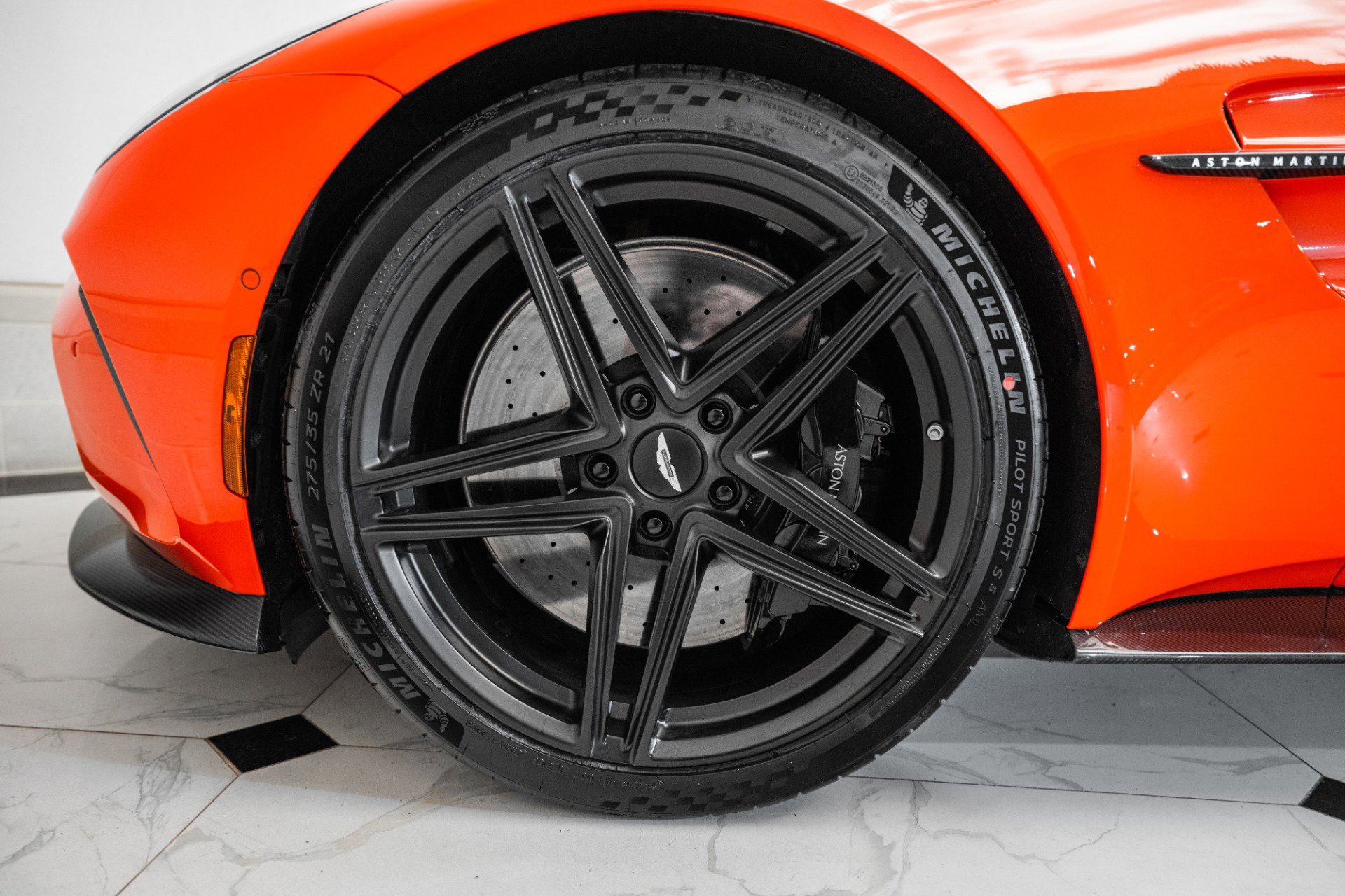 Used 2025 Aston Martin V8 Vantage Coupe image 4