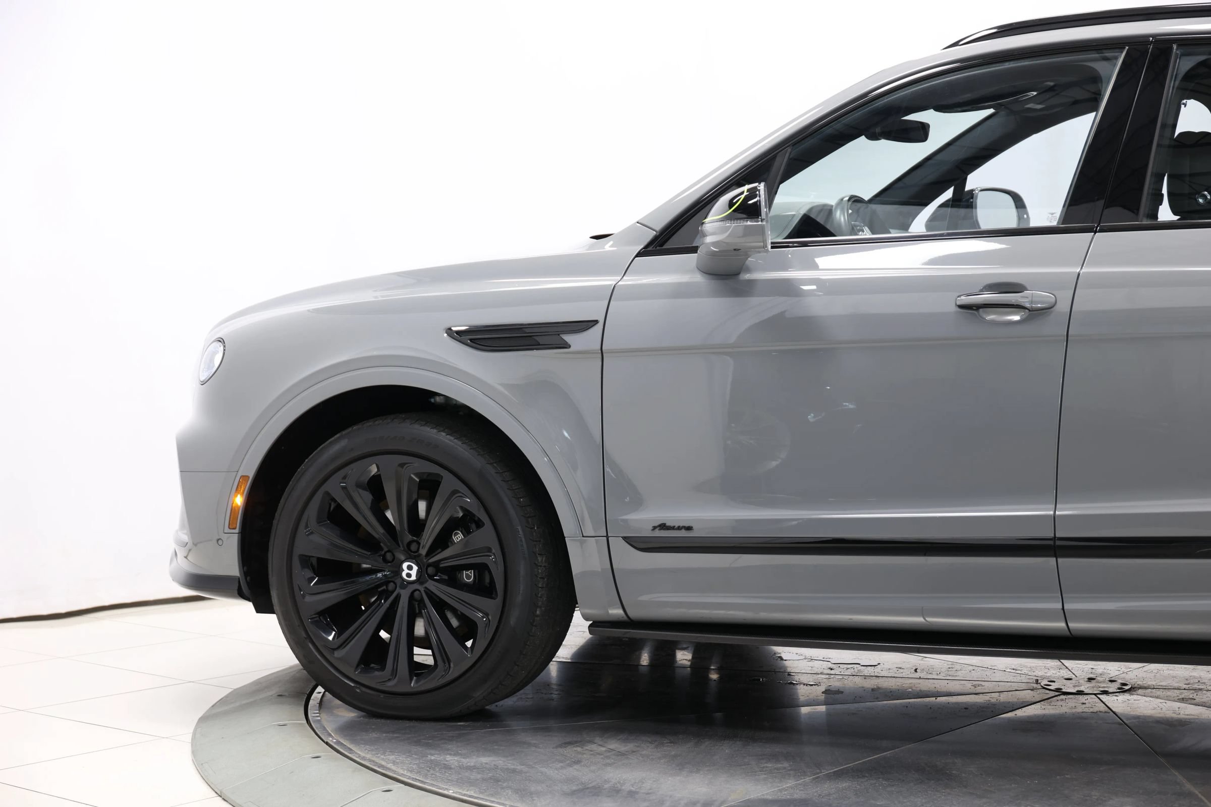 Used 2023 Bentley Bentayga AWD/4WD image 7