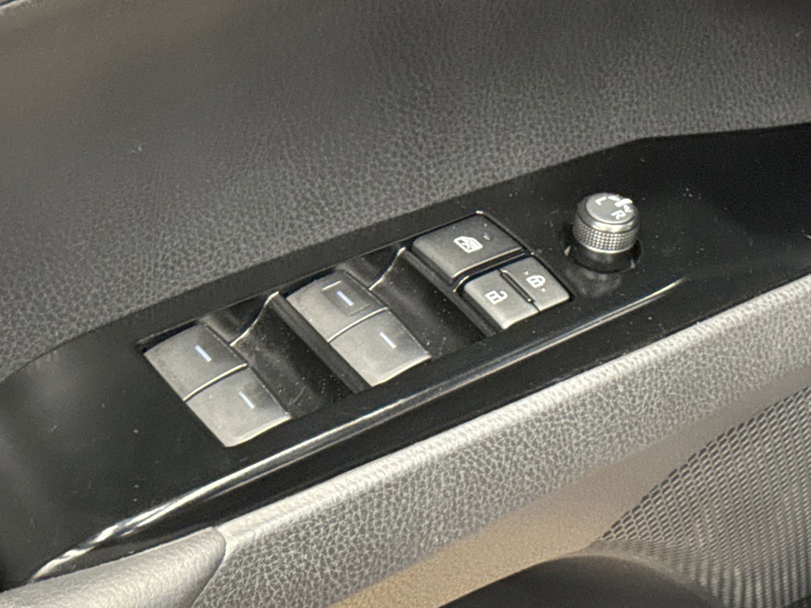 Used 2025 Toyota Camry SE AWD/4WD image 16