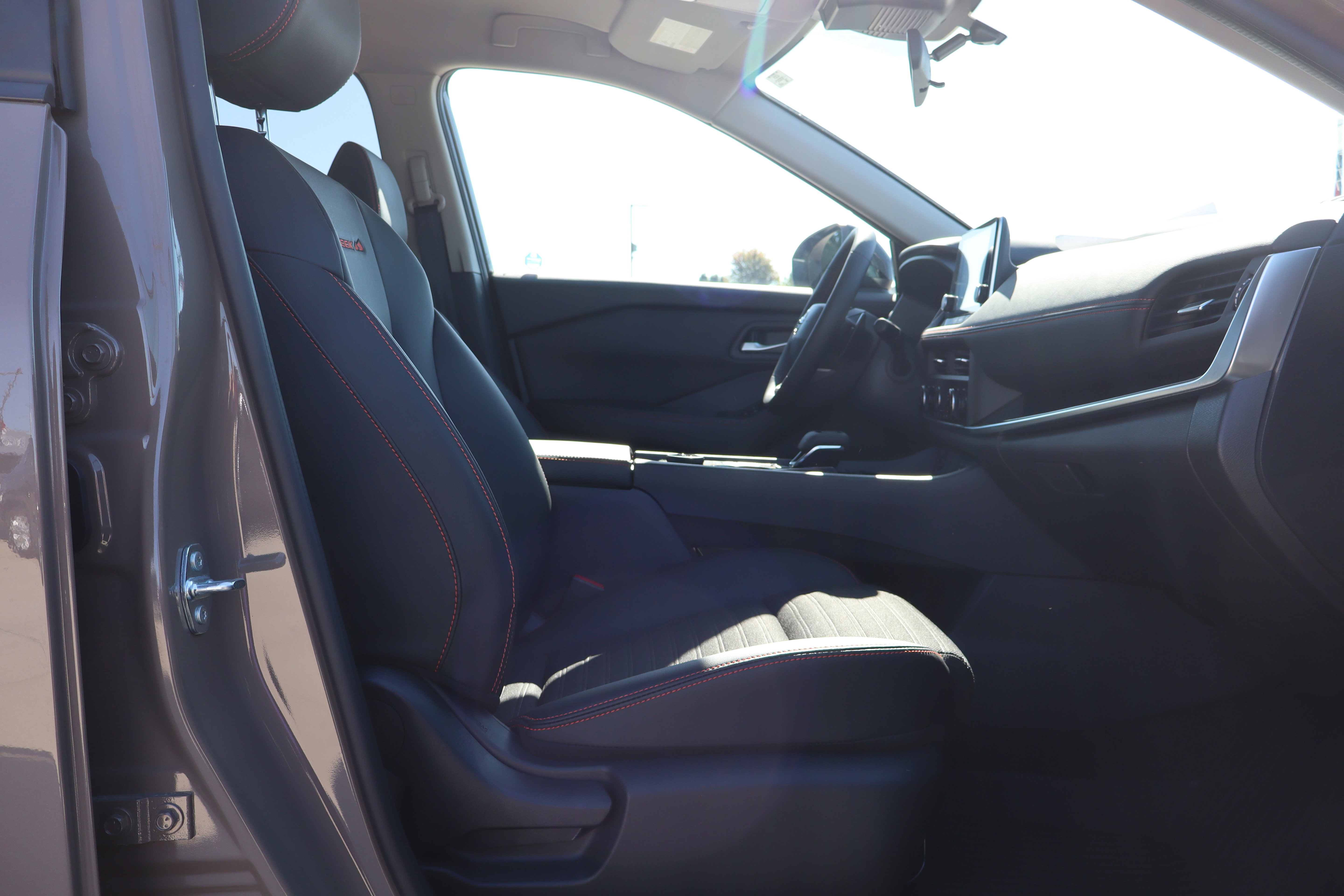 Used 2025 Nissan Rogue SV image 13