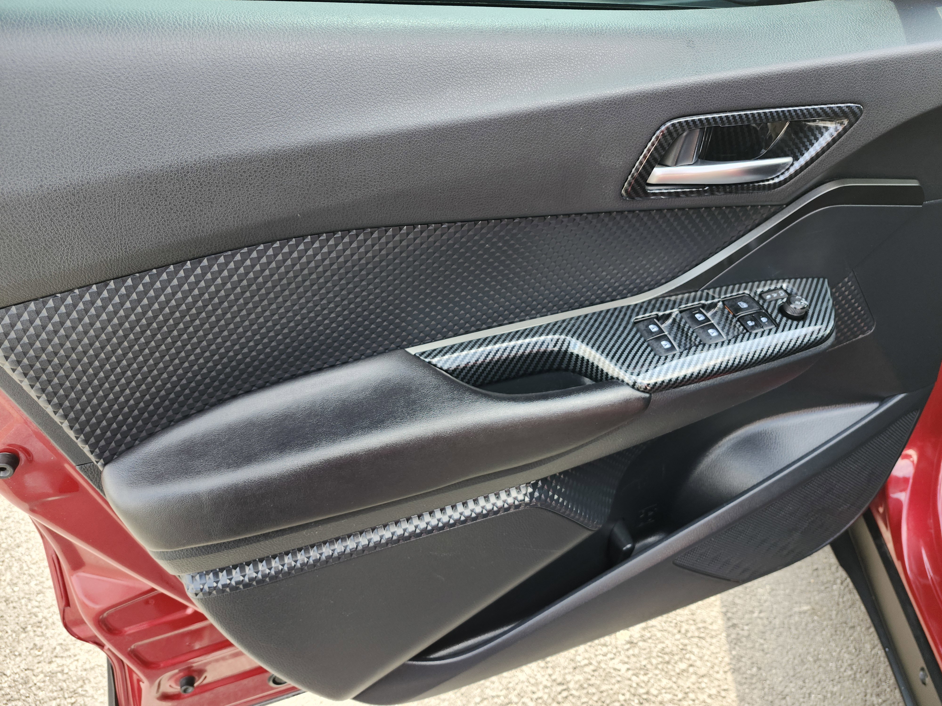Used 2018 Toyota C-HR XLE image 22
