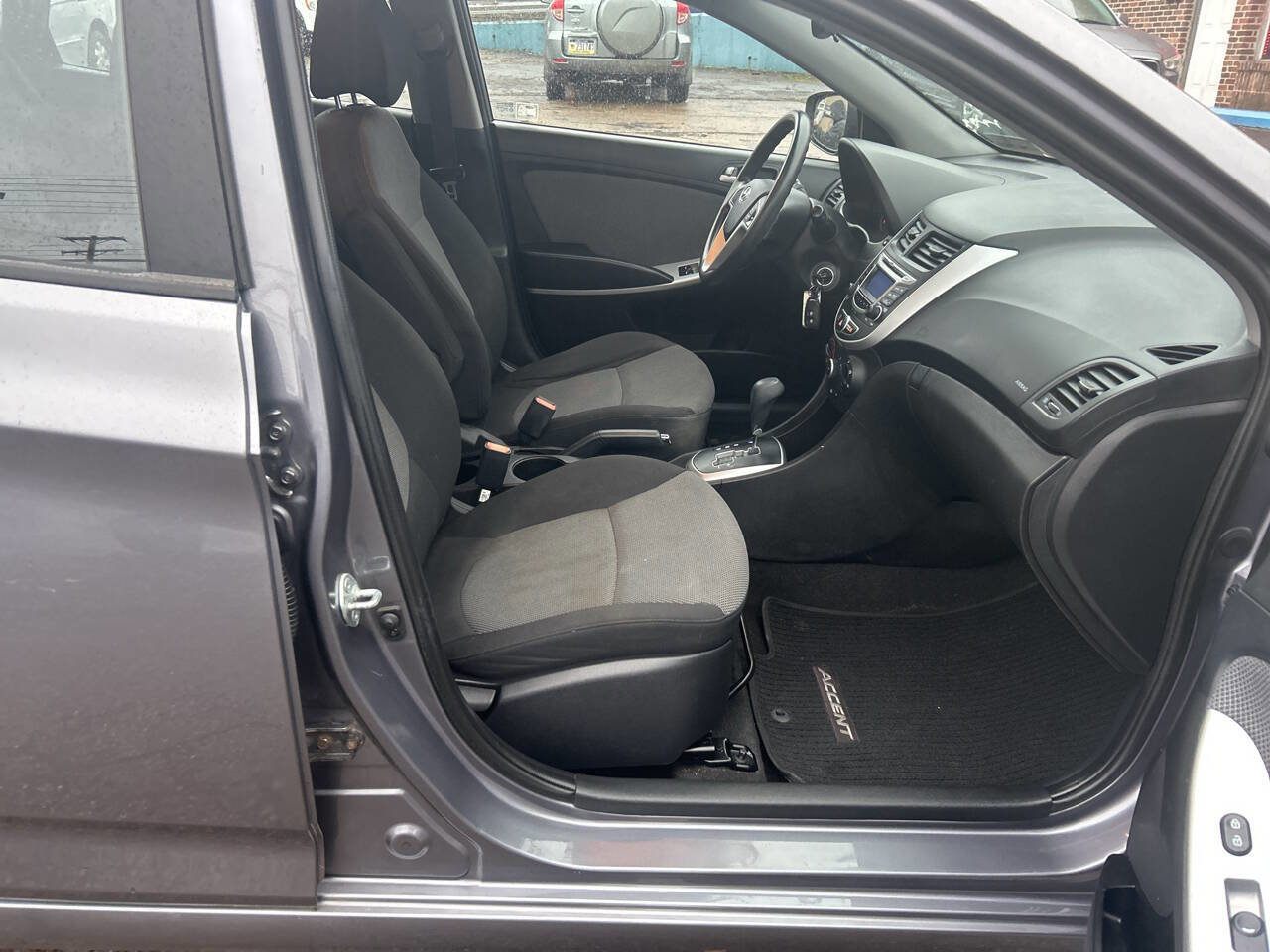 Used 2013 Hyundai Accent GS image 19