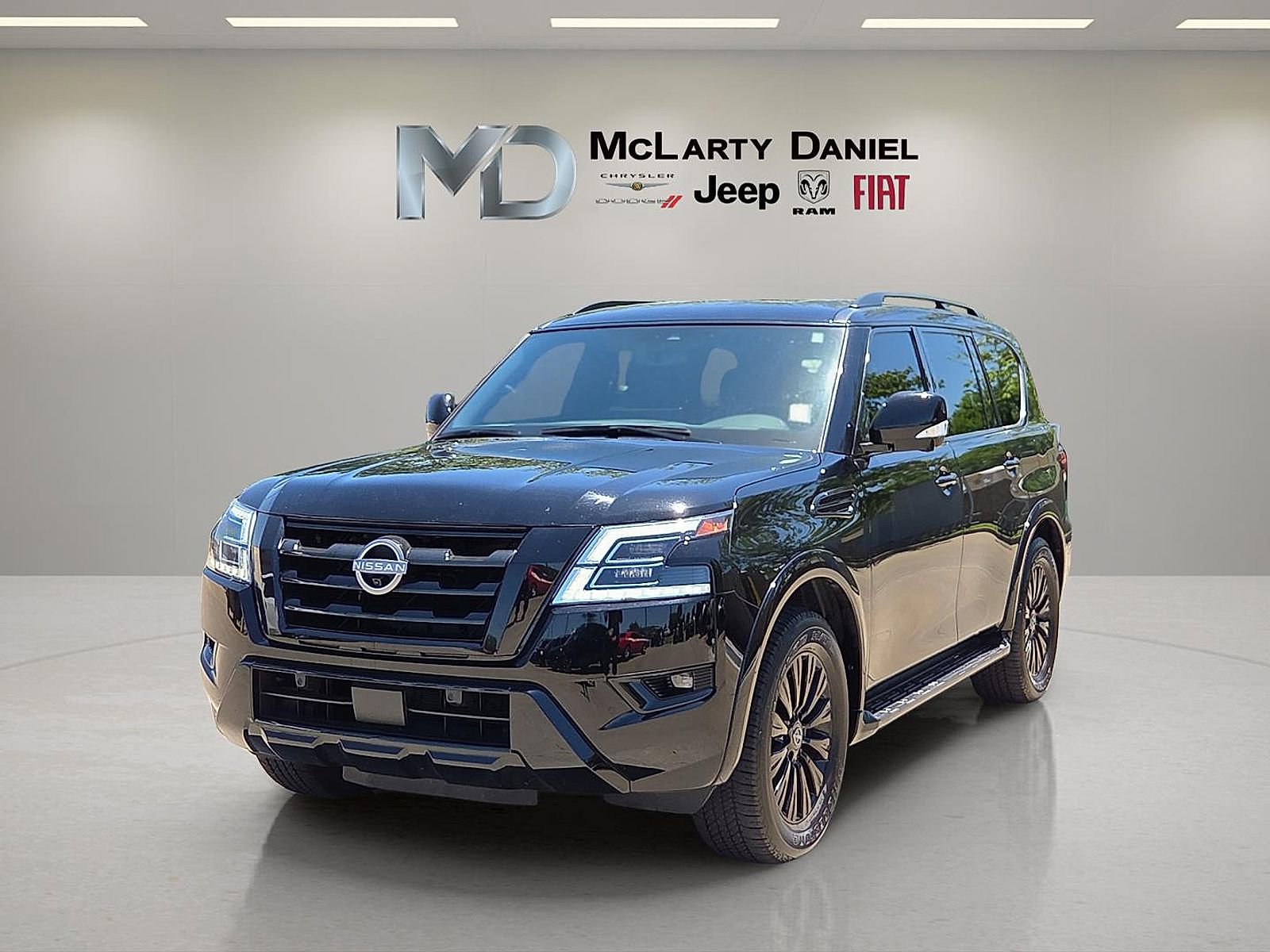Used 2024 Nissan Armada SL w/ Midnight Edition Package RWD image 2