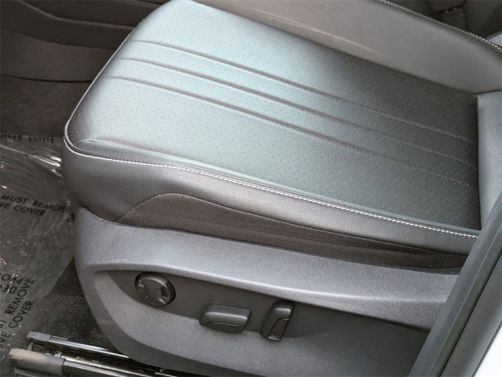 Used 2024 Volkswagen Tiguan SE image 15