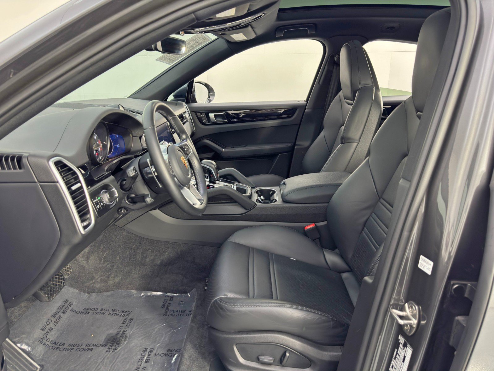 Used 2023 Porsche Cayenne Coupe AWD/4WD image 17