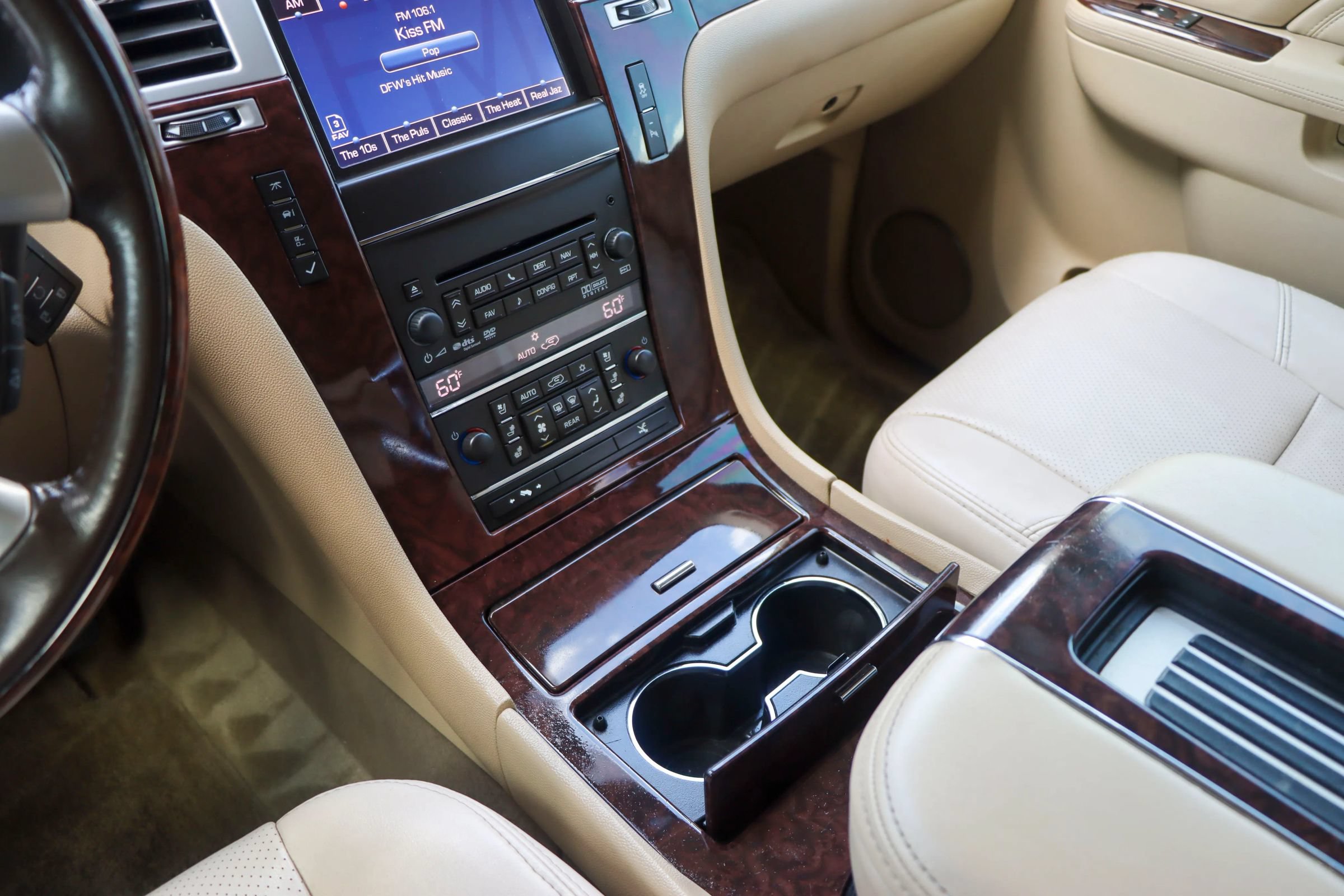 Used 2014 Cadillac Escalade Premium RWD image 43