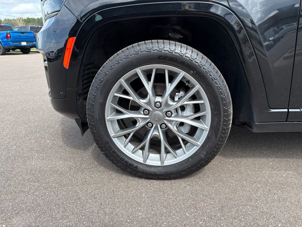 Used 2022 Jeep Grand Cherokee Summit w/ Adv Protech Group IV AWD/4WD image 6