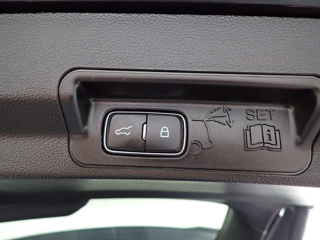 Used 2024 Ford Explorer XLT w/ Equipment Group 202A AWD/4WD image 17