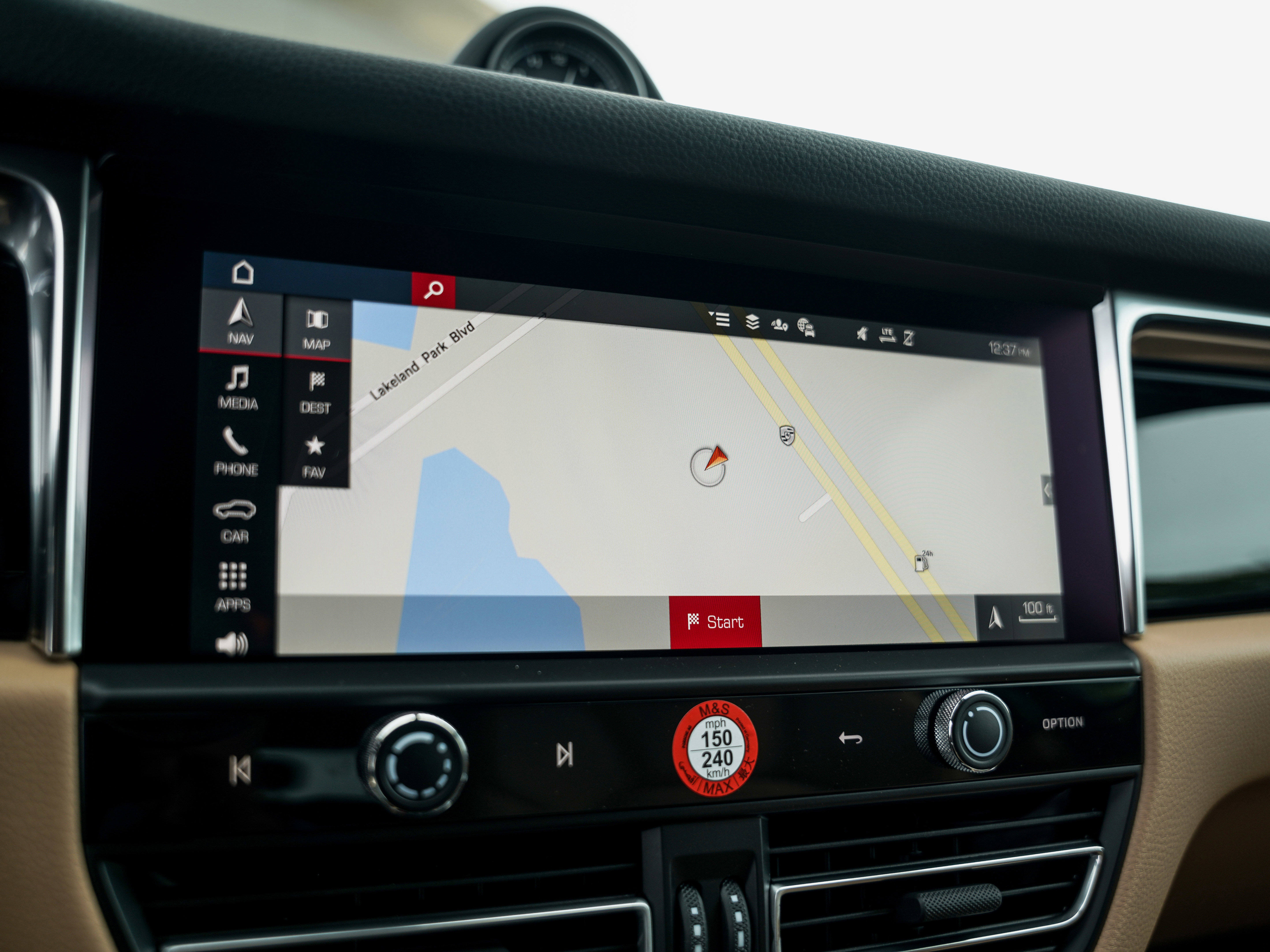 Certified 2025 Porsche Macan image 20