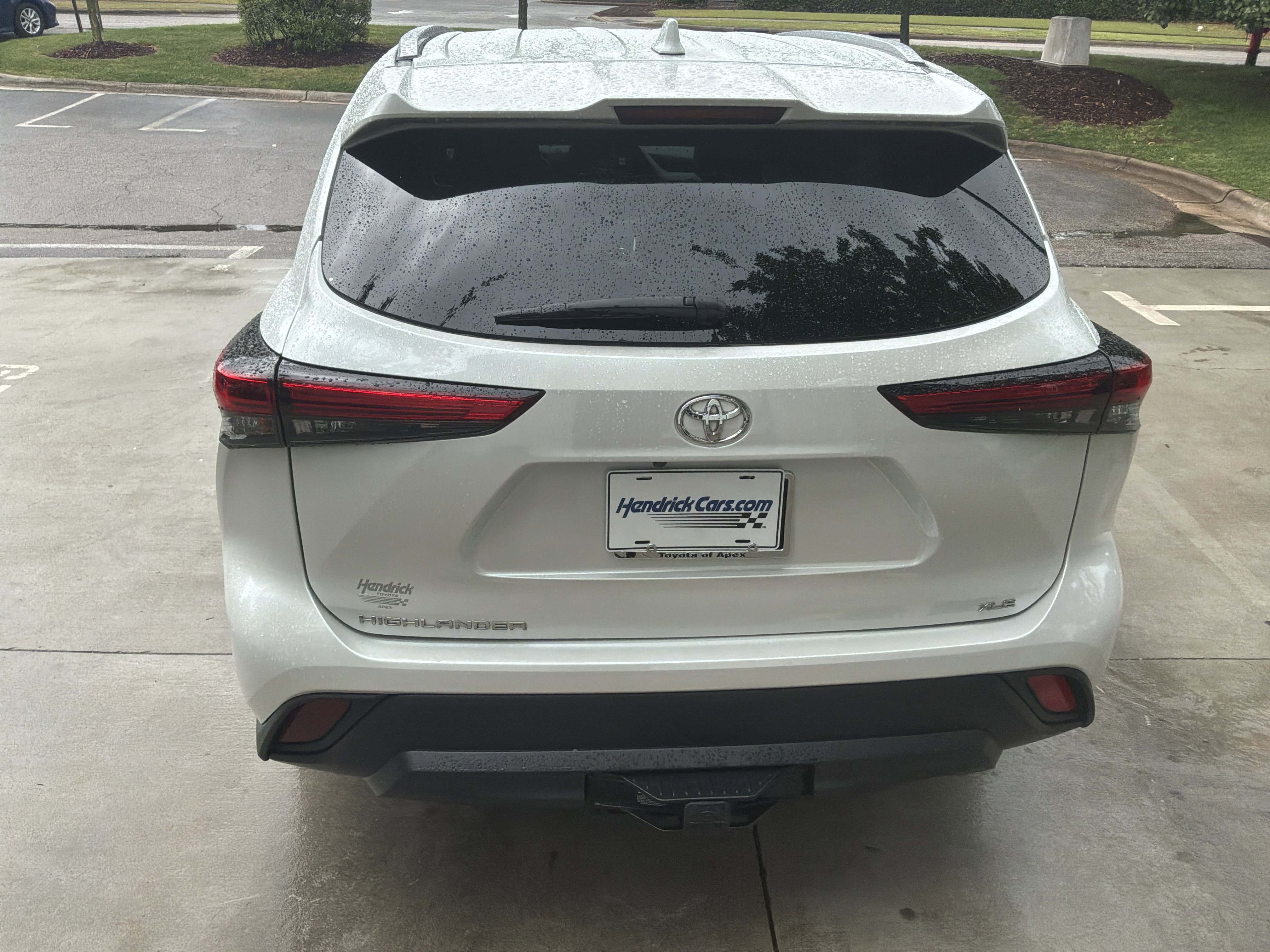 Used 2022 Toyota Highlander XLE FWD image 9