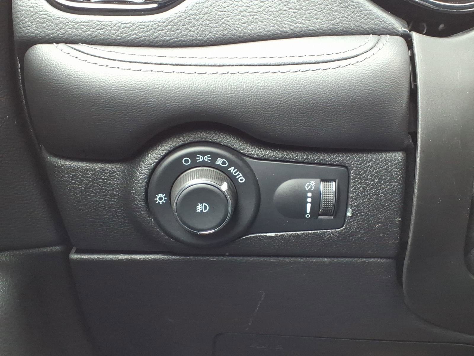 Used 2022 Dodge Durango GT image 31