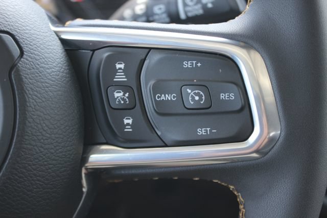 Used 2024 Jeep Wrangler Unlimited Sahara w/ Technology Group AWD/4WD image 16