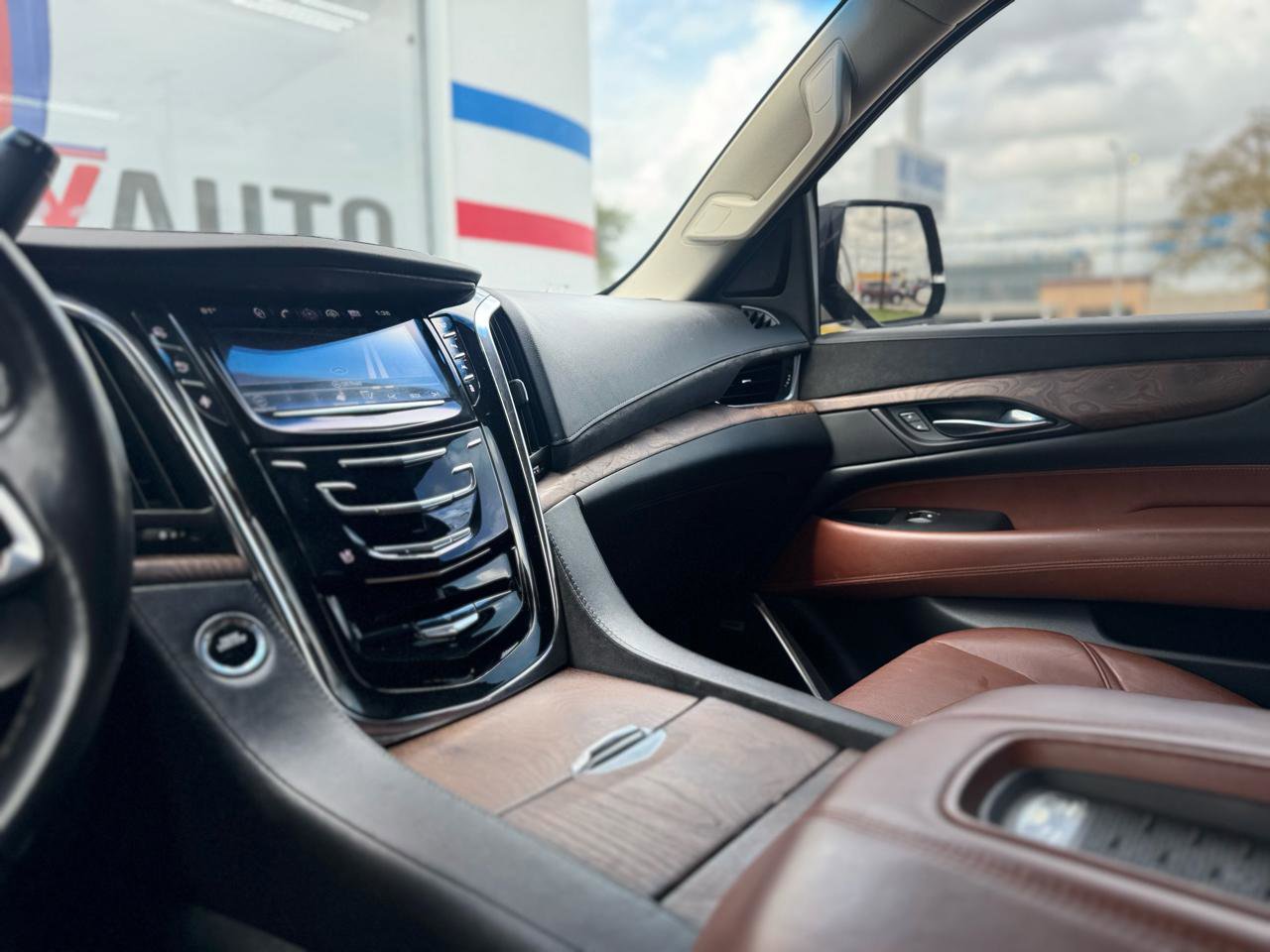 Used 2016 Cadillac Escalade ESV Luxury AWD/4WD image 37