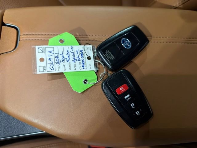 Used 2021 Toyota Avalon Limited image 30