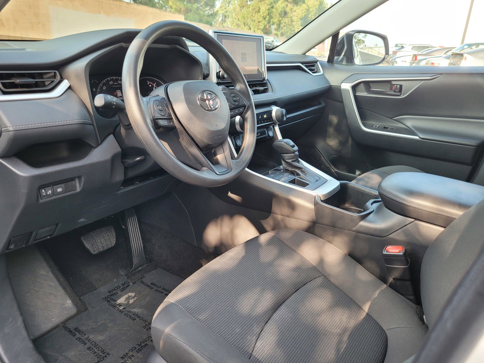 Used 2024 Toyota RAV4 LE image 9