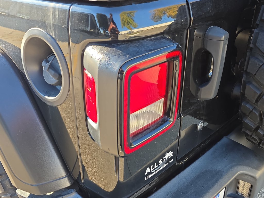 Used 2022 Jeep Wrangler Unlimited Sport AWD/4WD image 16