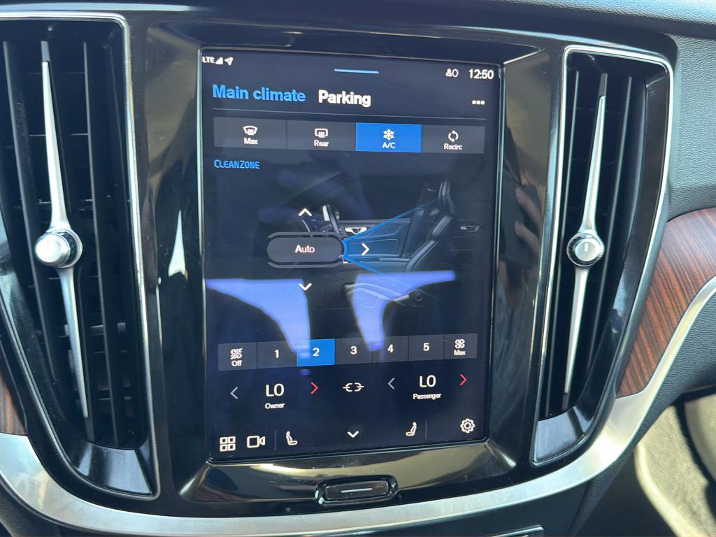 Used 2023 Volvo S60 T8 Plus image 23