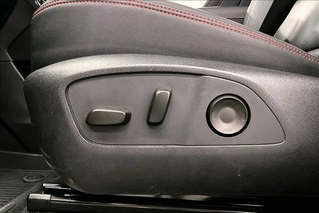 Used 2025 Chevrolet Traverse RS w/ LPO, Floor Liner Package AWD/4WD image 32