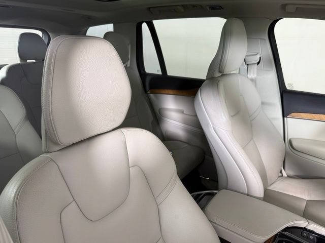 Used 2022 Volvo XC90 T6 Momentum w/ Advanced Package AWD/4WD image 32