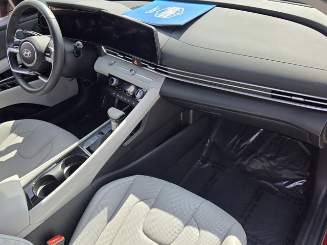 Certified 2025 Hyundai Elantra Limited FWD image 18