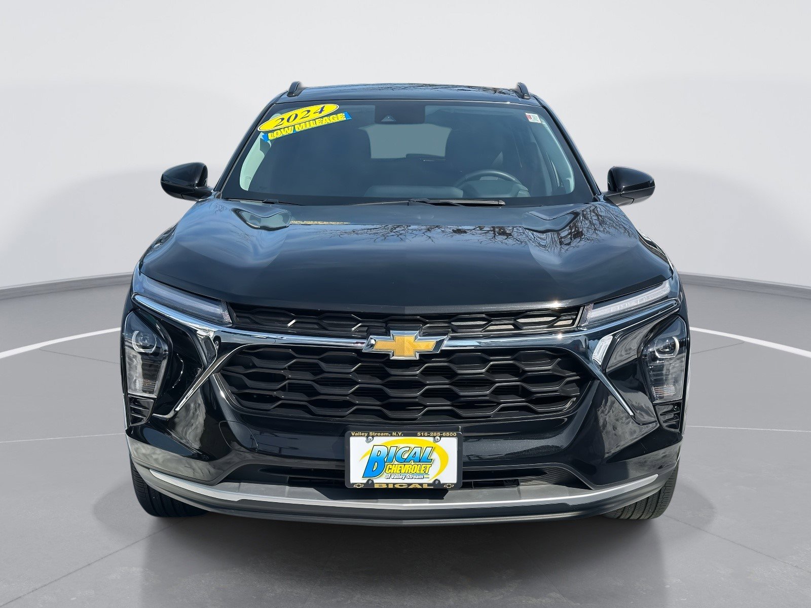 Certified 2024 Chevrolet Trax LT w/ Driver Confidence Package image 2