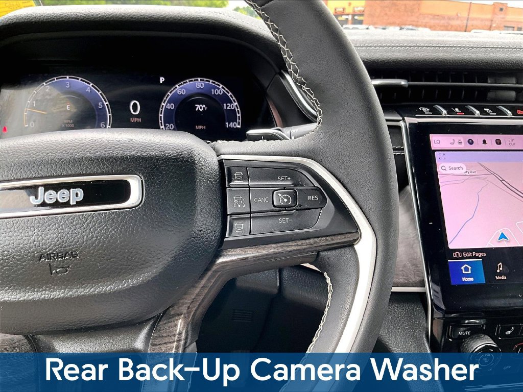 Used 2023 Jeep Grand Cherokee Limited w/ Luxury Tech Group II AWD/4WD image 16