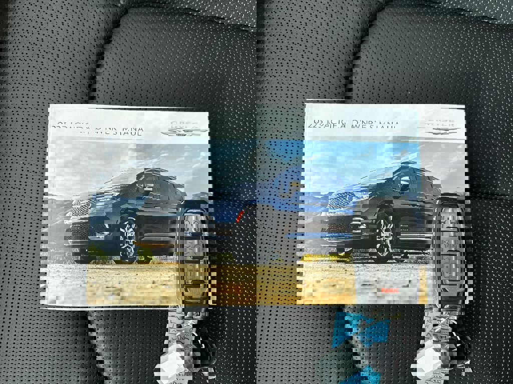 Used 2023 Chrysler Pacifica Limited image 12