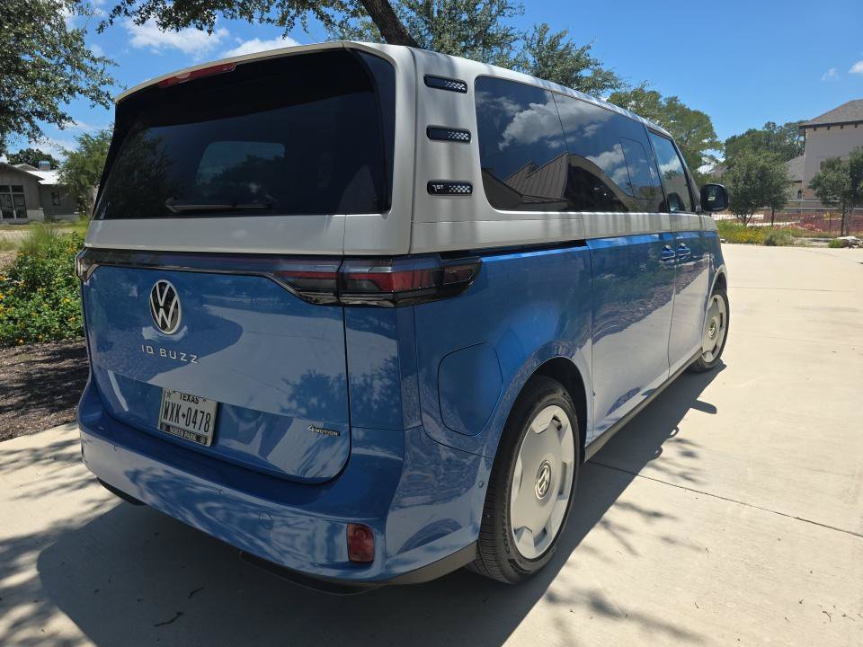 Certified 2025 Volkswagen ID. Buzz 1st Edition AWD/4WD image 6