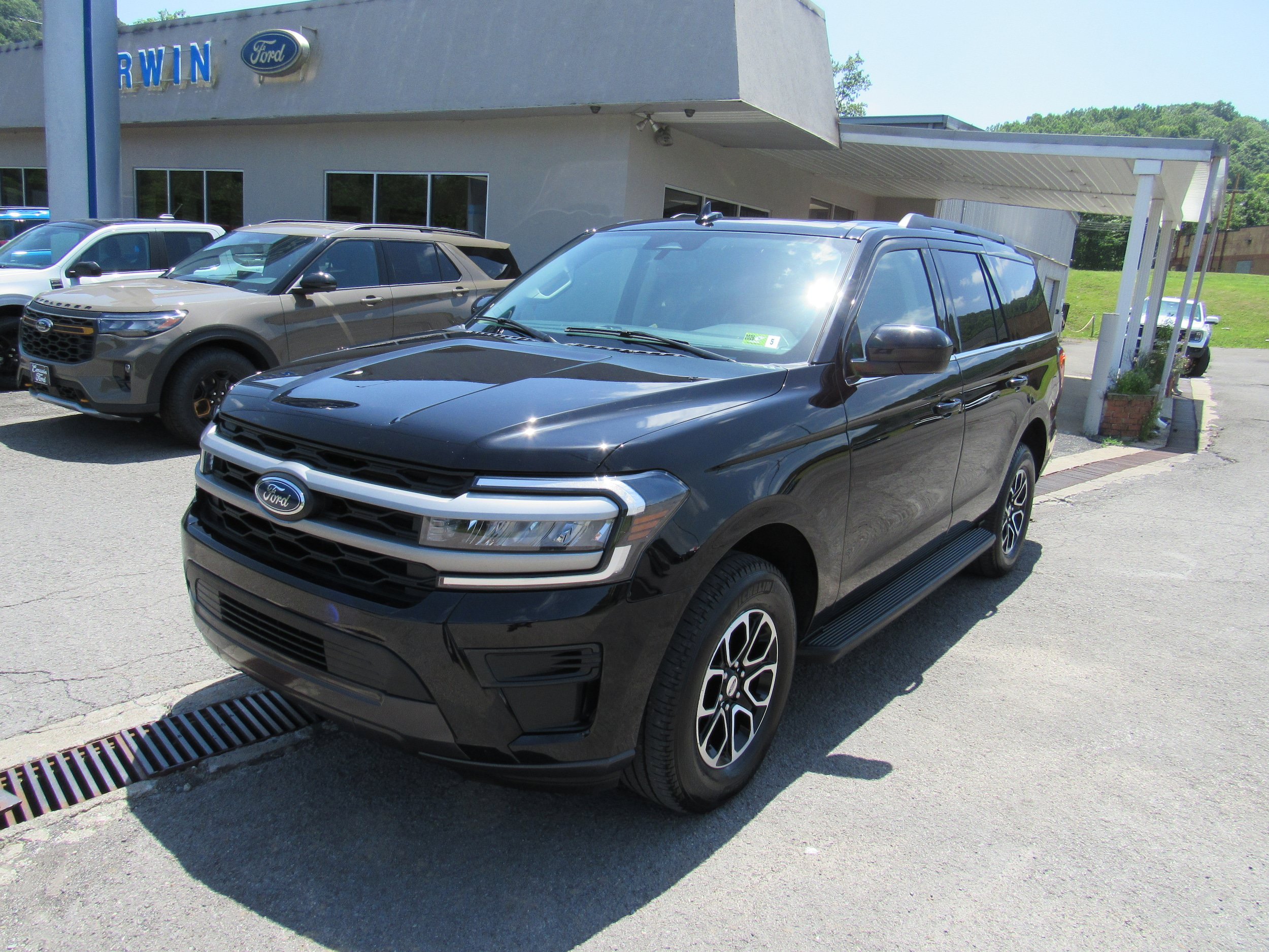 Used 2024 Ford Expedition XLT