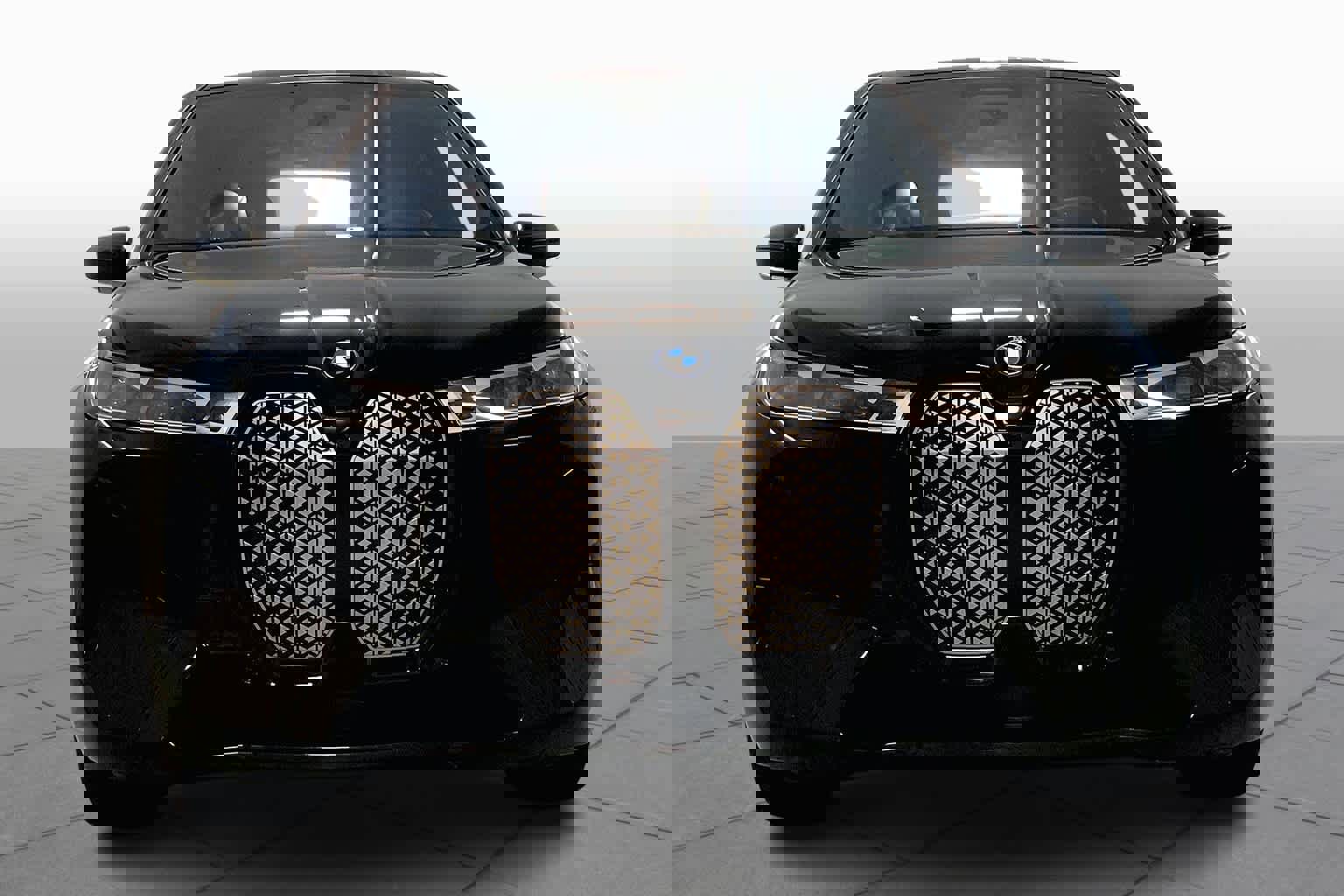 Used 2023 BMW iX M60 w/ Executive Package image 3