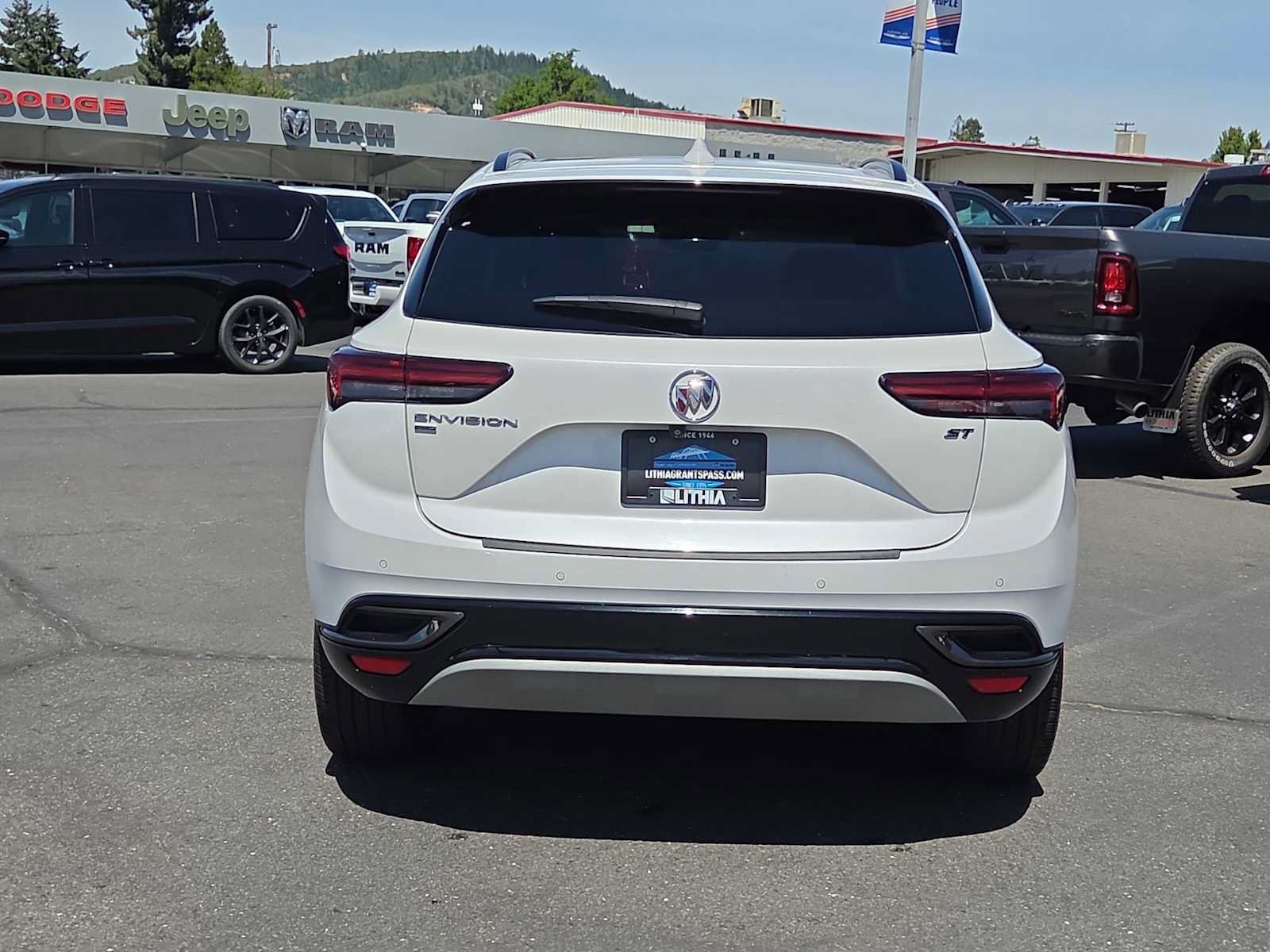 Used 2023 Buick Envision Essence w/ Sport Touring Package AWD/4WD image 13