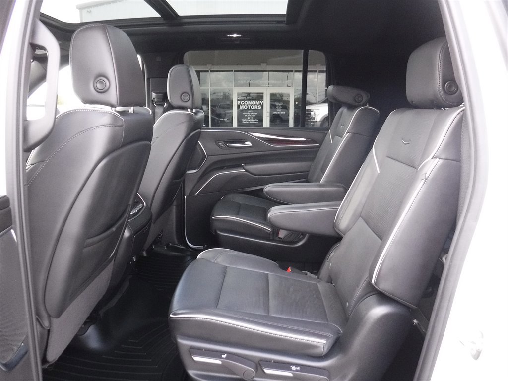 Used 2023 Cadillac Escalade ESV Premium Luxury image 12