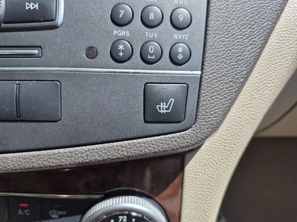 Used 2011 Mercedes-Benz C 300 4MATIC Sedan w/ Multimedia Pkg image 31