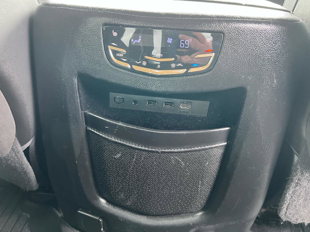 Used 2018 Cadillac Escalade Platinum image 45